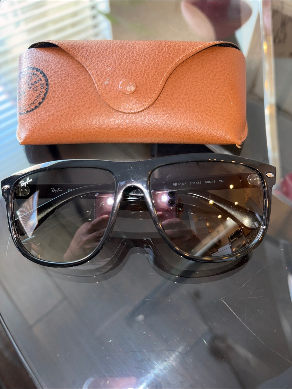 Ray-Ban oversized boyfriend Black Sunglasses with Brown Case